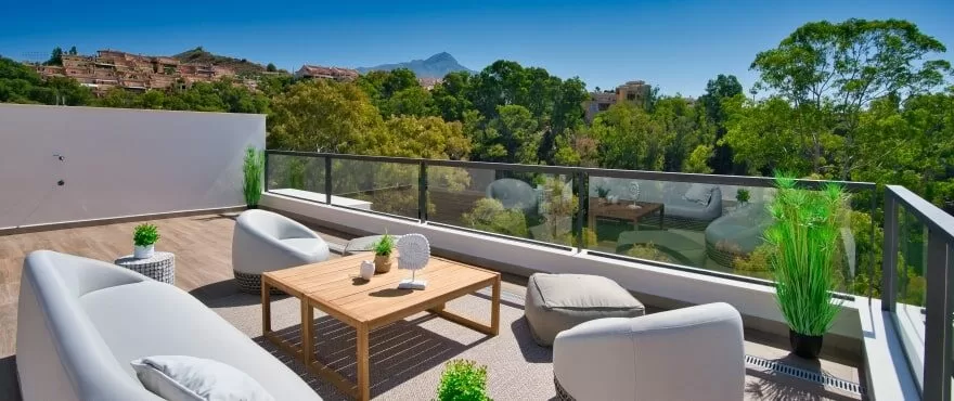 A6_Marbella_Lake_apartments_Nueva-Andalucia_terrace_Jul-22-880x370